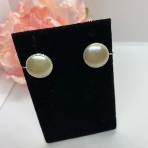 Vintage flat faux pearl round classic clip earrings